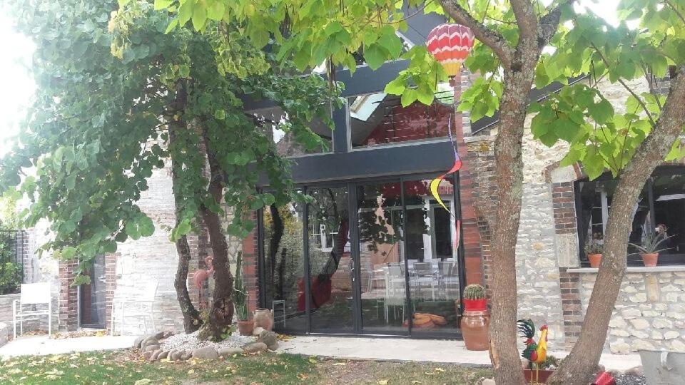Bed and Breakfast Le Rouge & Blanc Saint-Maurice-le-Vieil Exterior foto