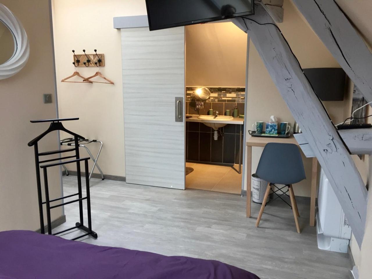 Bed and Breakfast Le Rouge & Blanc Saint-Maurice-le-Vieil Exterior foto